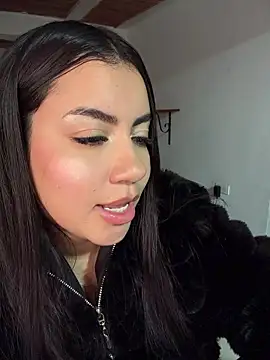 ImjustMia Adlı Modelin Canlı XXX Sohbeti