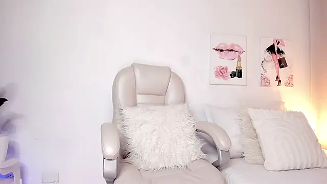 ReynaLuxe Chat XXX in diretta