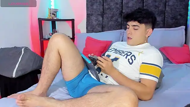 nolan_twink1 Adlı Modelin Canlı XXX Sohbeti