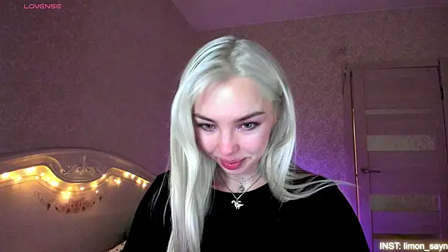 Chat XXX en directo de LillyMoure_