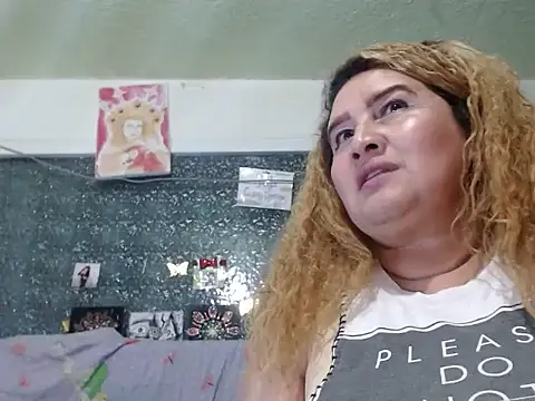 Perla1981--n Live XXX chat