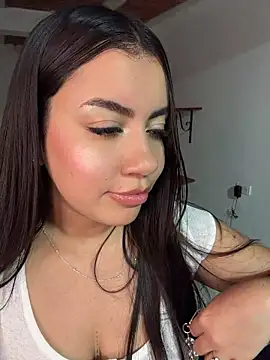 ImjustMia Adlı Modelin Canlı XXX Sohbeti