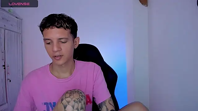 tylernova 在線直播表演