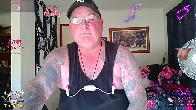 KINKYBLUEYES69 网络视讯表演