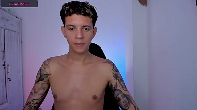 tylernovaのウェブカメラショー