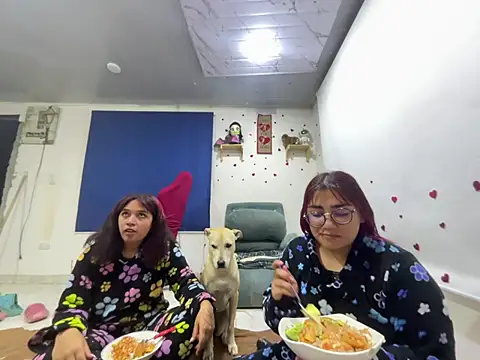 lucyheart_8's Webcam Show