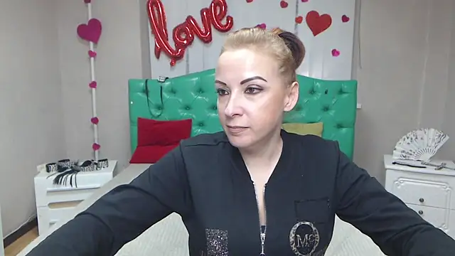 ElizabethSho Live XXX Chat