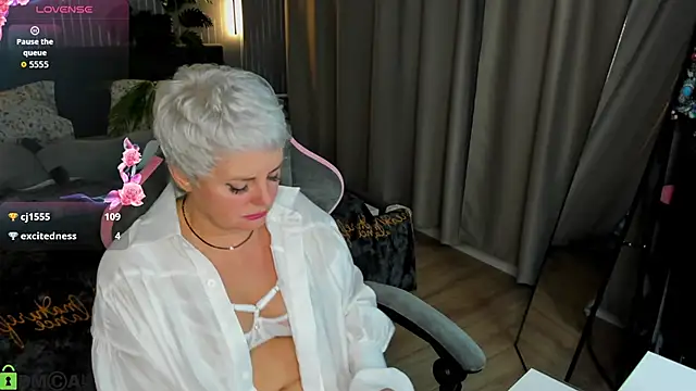 Linda_Zef1r's Webcam Show