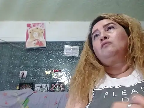 Perla1981-- live XXX chat