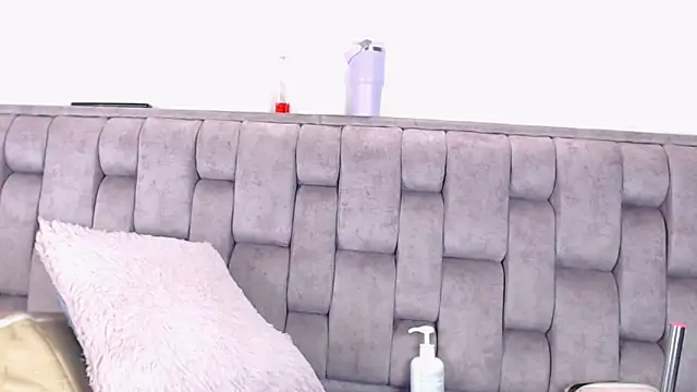 Alexa-Hunter Show in webcam