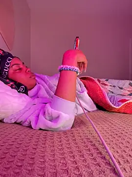 TheRealOshunQueen Show in webcam
