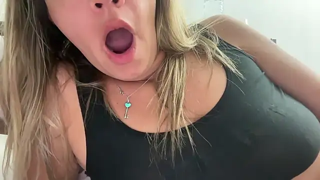 Pokazy przed kamerką – prettyykitty22