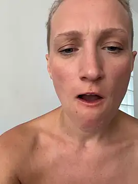 UmaTruewoman: διαδικτυακό σόου στην κάμερα