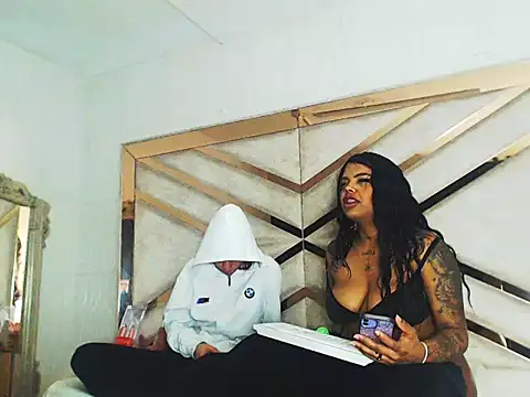 Show de Luna_and_Rose na webcam