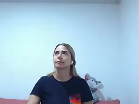 Lunazina élő XXX-chatje