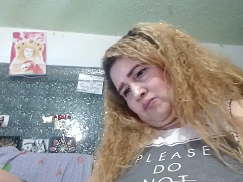 Perla1981-- Show in webcam