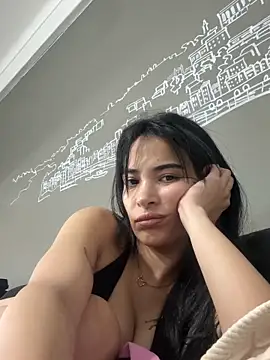 Naughty_Arab_girl élő XXX-chatje