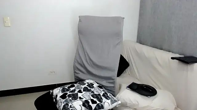 Laura-pervert's Live XXX Chat