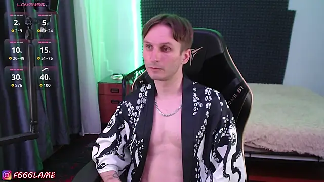 XXX chat uživo modela F666LAME