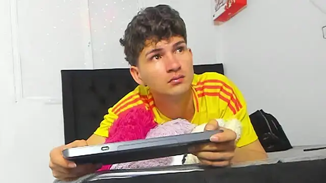 camilo_model élő XXX-chatje