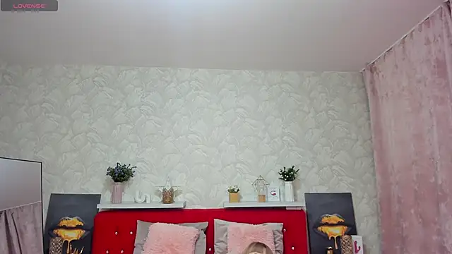 Chat XXX en directo de KattyPeachX