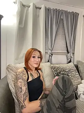 Show modela ThornsandHoney na web-kameri