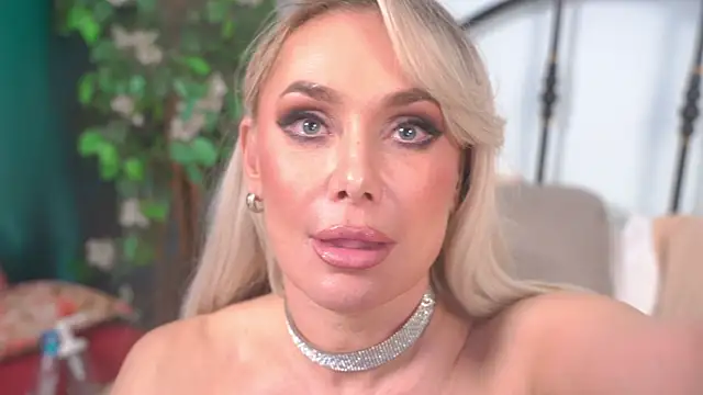 IsadoraDunkan's Live XXX Chat