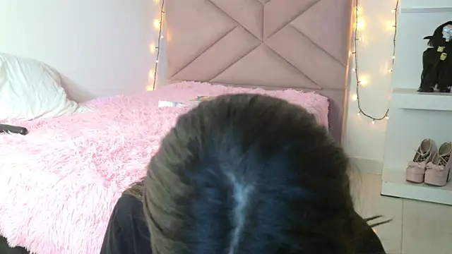 eva_sin18 Adlı Modelin Canlı XXX Sohbeti