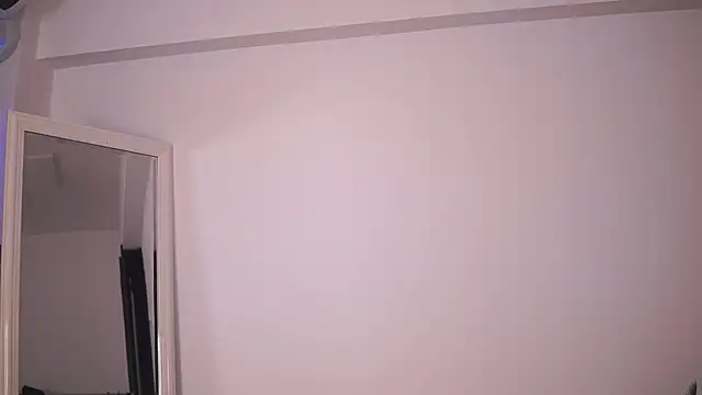 NyrobiNovaのウェブカメラショー