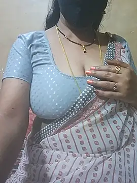 Lakhshmi-888's Live XXX Chat