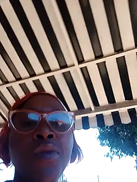 HipsDontLieX95's Live XXX Chat