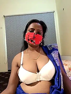 Show modela misti-boudii na web-kameri