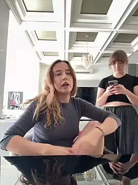 Nura_n_Sarah live XXX chat