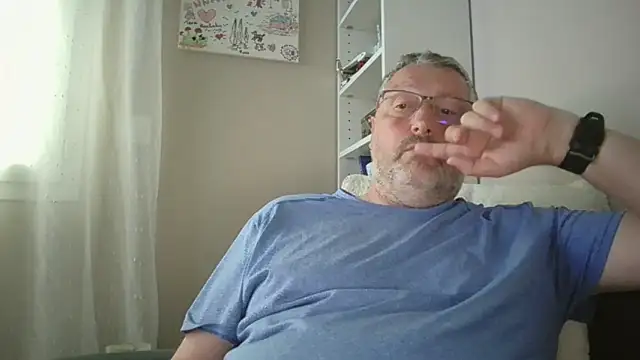 XXX chat uživo modela doudou310