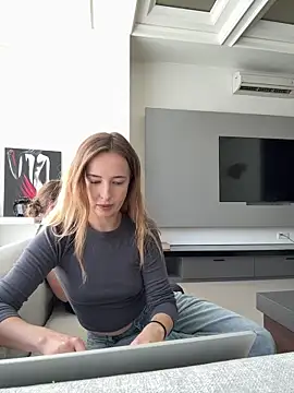 Nura_n_Sarahn Webbikameraesitys