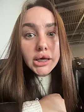 XXX chat uživo modela KiraSunshine