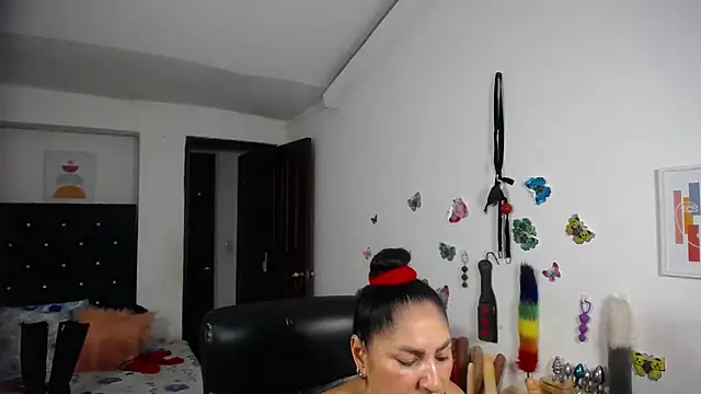 Chat +18 de mature_bigboobs10 ao vivo