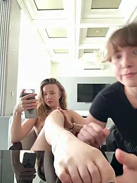 Show modela Nura_n_Sarah na web-kameri