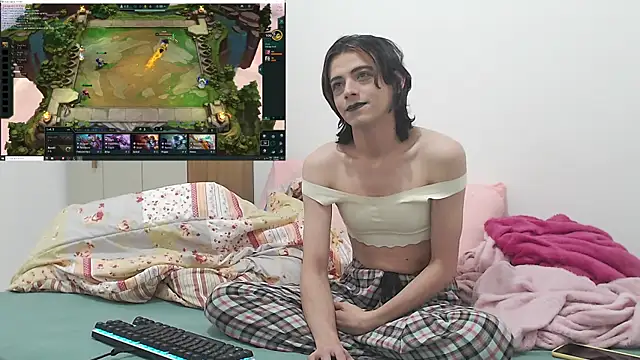 ShyBabyFem's Webcam Show