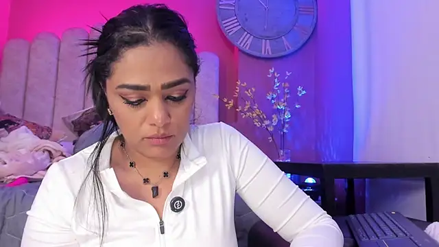 Inndrahot Chat XXX live