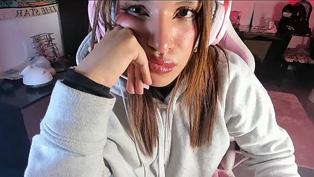 Loona_s Adlı Modelin Web Kamerası Şovu