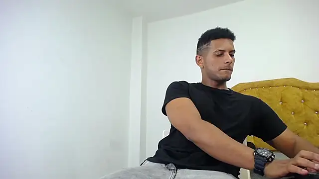 Chris_Dick23: διαδικτυακό σόου στην κάμερα