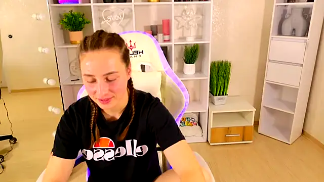 Chat +18 de NadinnL ao vivo