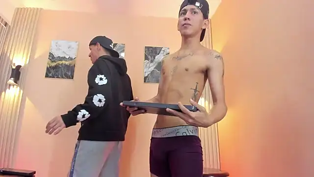 Marcus_and_Tonyn Webbikameraesitys