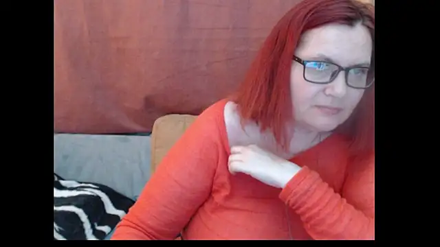 PlayfullMature's Live XXX Chat