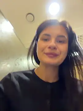 MiraReach live XXX chat