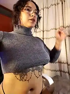 FallsForHerSmile élő XXX-chatje