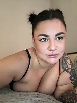 SwittieKendra's Live XXX Chat