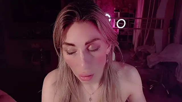 AnnieGOld_'s Live XXX Chat