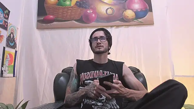 Chat +18 de Loggan_donnelly ao vivo